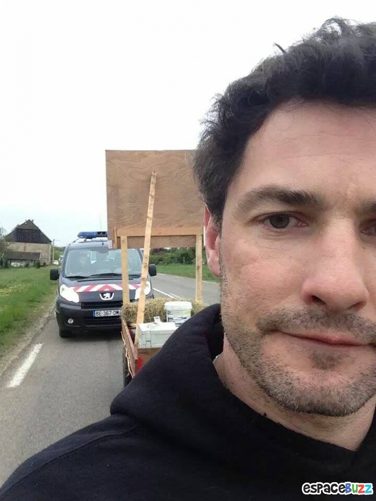 Illustration de l'article : France: Son permis retiré, il se rend au travail avec un âne et provoque un énorme bouchon