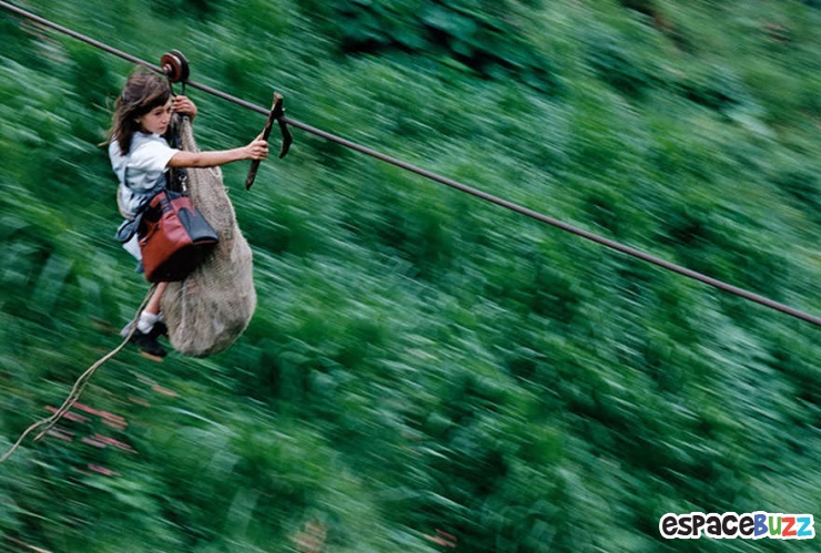 Illustration de l'article : Vous pensiez galérer en allant à l'école? Ces 12 photos vous aideront à relativiser