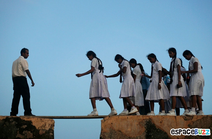 Illustration de l'article : Vous pensiez galérer en allant à l'école? Ces 12 photos vous aideront à relativiser