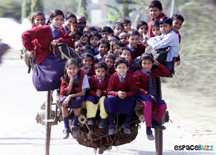 Illustration de l'article : Vous pensiez galérer en allant à l'école? Ces 12 photos vous aideront à relativiser