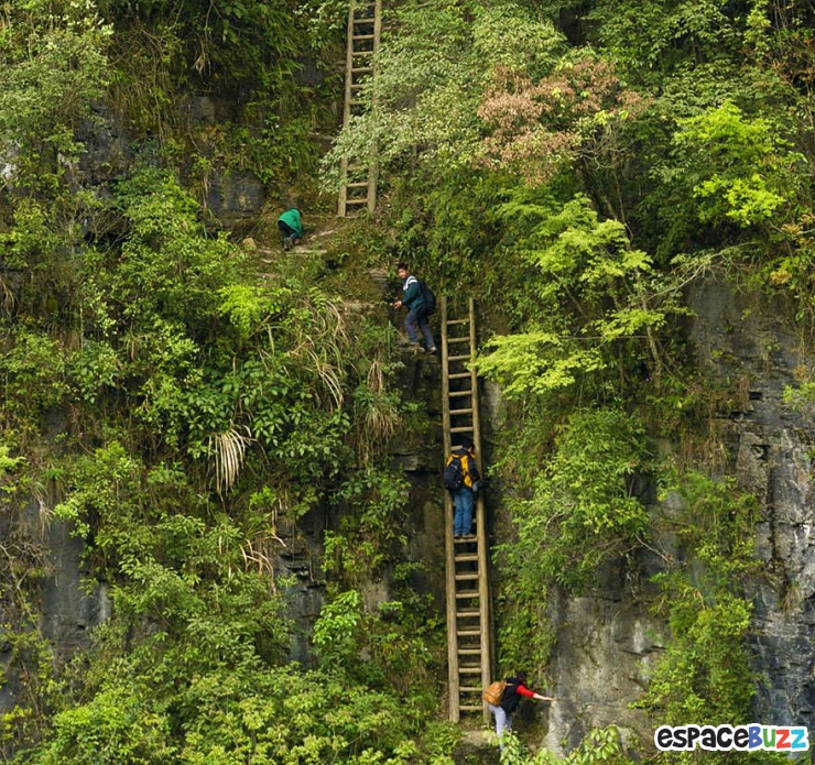 Illustration de l'article : Vous pensiez galérer en allant à l'école? Ces 12 photos vous aideront à relativiser