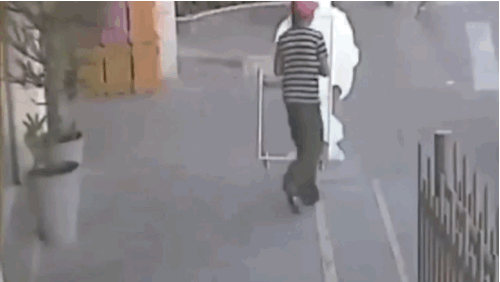 Illustration de l'article : Ces 14 piétons ont eu beaucoup, beaucoup de chance