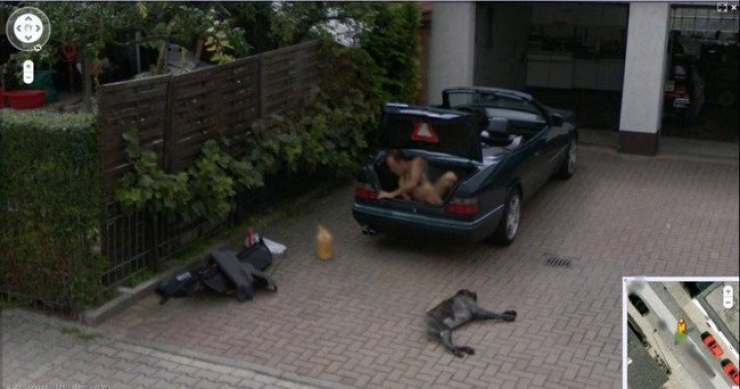 Illustration de l'article : 12 scènes insolites capturées sur Google Street View. La 5 est juste énorme...