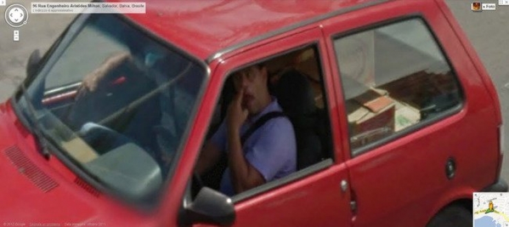 Illustration de l'article : 12 scènes insolites capturées sur Google Street View. La 5 est juste énorme...