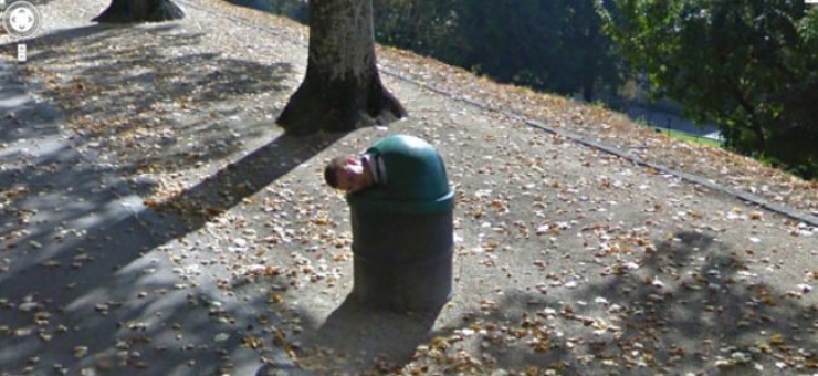 Illustration de l'article : 12 scènes insolites capturées sur Google Street View. La 5 est juste énorme...