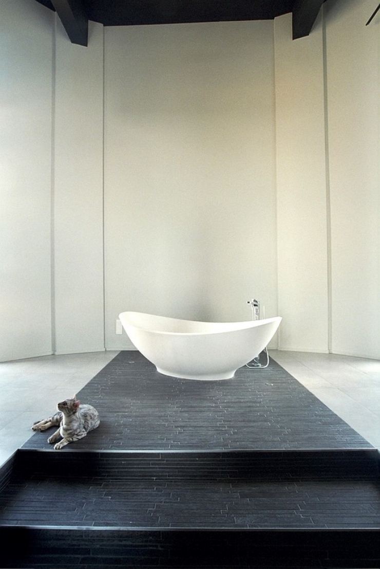 Illustration de l'article : Ce château d'eau inutilisé n'intéressait personne, jusqu'à ce qu'un architecte passe par la et le transforme en un appartement magnifique!