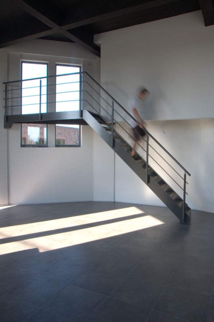 Illustration de l'article : Ce château d'eau inutilisé n'intéressait personne, jusqu'à ce qu'un architecte passe par la et le transforme en un appartement magnifique!