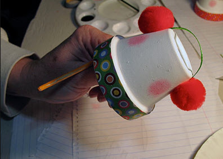 Illustration de l'article : Voici différentes astuces pour changer vos petits pots en terre cuite en objets de décoration… Impressionnant !