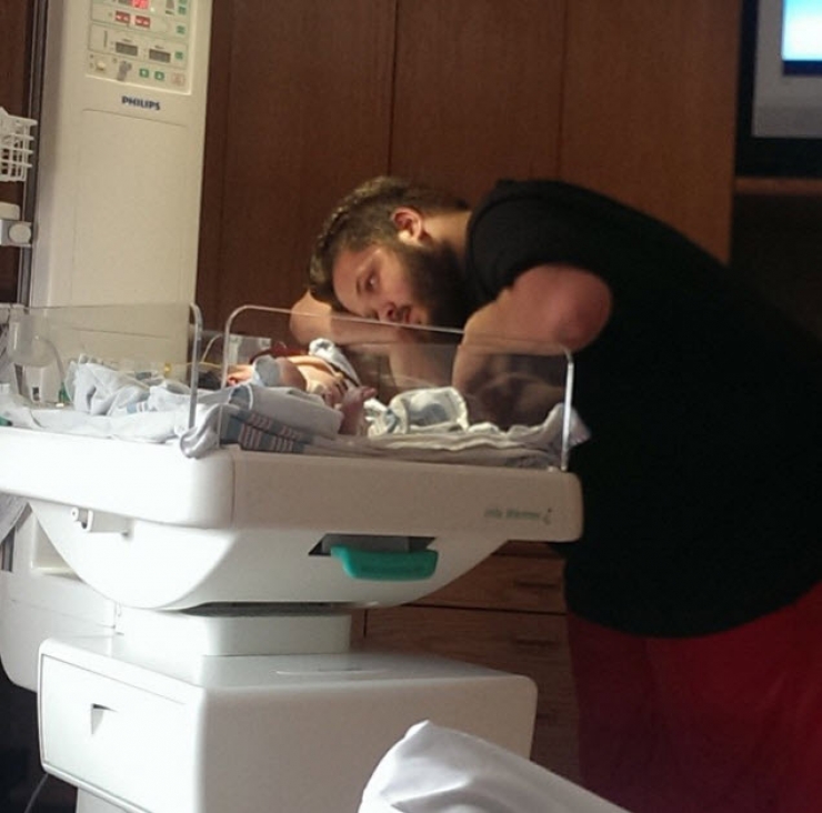 Illustration de l'article : 15 photos qui montrent que les hommes assurent dans leur rôle de papa…Ils sont adorables !