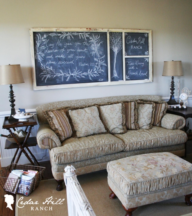 Illustration de l'article : En récupérant une porte moustiquaire en bois, elle crée de magnifiques objets de décorations…13 brillantes idées !