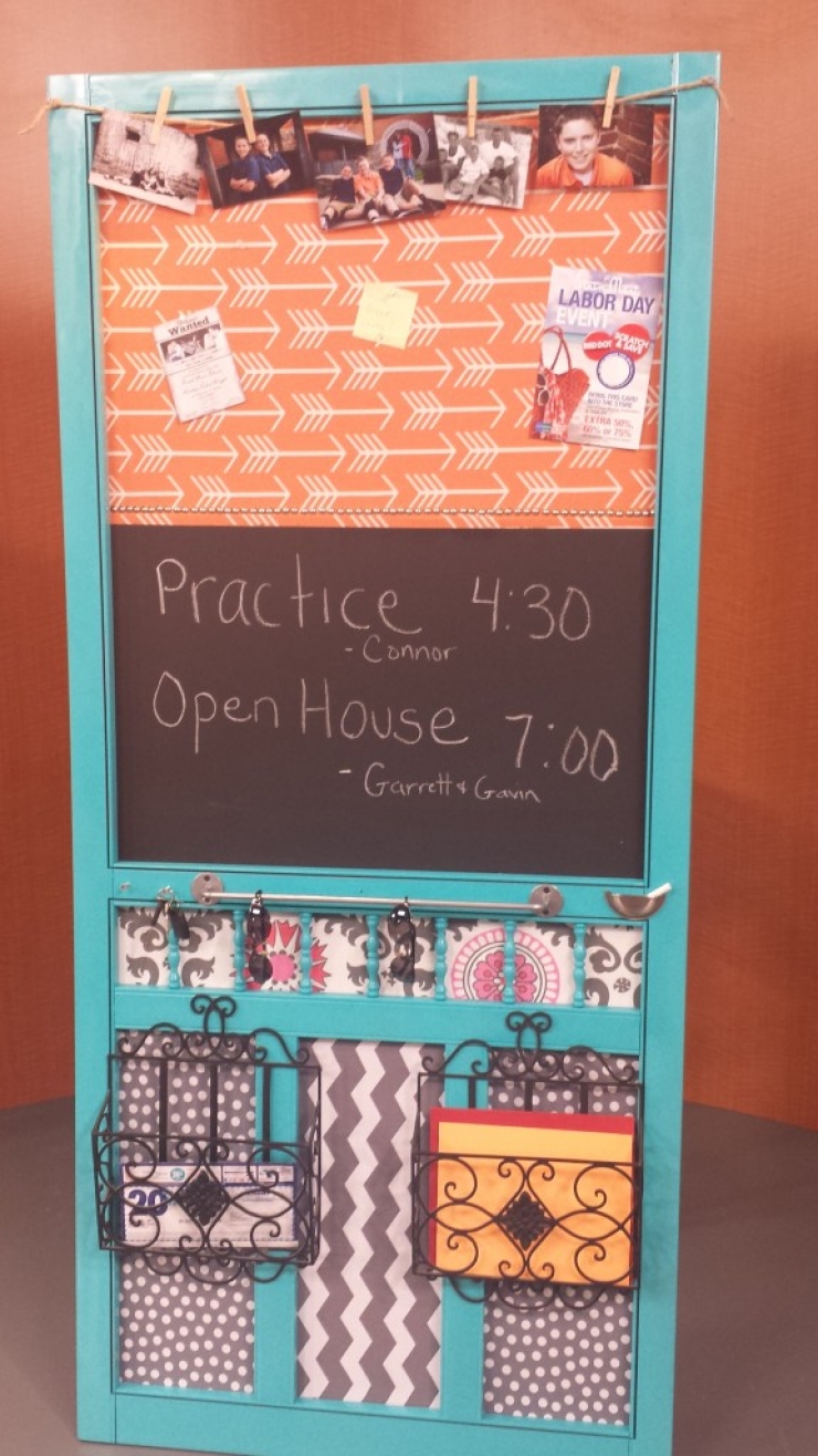 Illustration de l'article : En récupérant une porte moustiquaire en bois, elle crée de magnifiques objets de décorations…13 brillantes idées !