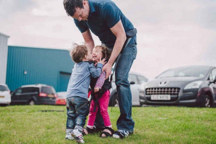 Illustration de l'article : Cette maman a révolutionné la vie de son fils handicapé avec cette invention...