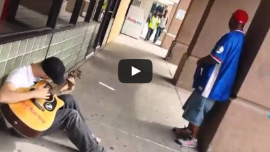 Illustration : "Quand 3 inconnus se mettent à improviser un trio en rue alors qu'ils ne se connaissent pas!"