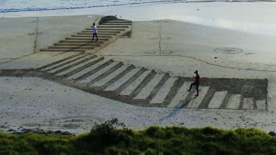 Illustration : "10 magnifiques dessins 3D créés sur du sable et réalisés par Jamie Harkins"