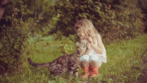 Illustration : "Les plus beaux moments de complicité entre des chats et des enfants immortalisés à travers 18 sublimes photos"