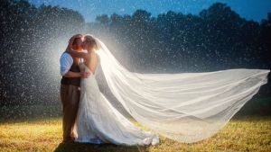 Illustration : "Toute la magie des mariages sous la pluie à travers 24 clichés magnifiques!"