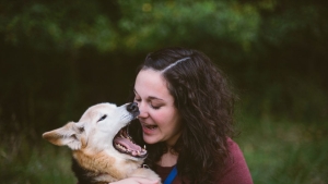 Illustration : "Le magnifique hommage d'une dame pour son chien de 16 ans en fin de vie..."