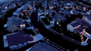 Illustration : "Quand les habitants d'un quartier résidentiel synchronisent leurs illuminations de Noël : le résultat est juste impressionnant!"