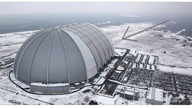 Illustration : À première vue, ce hangar n'a pas le moindre intérêt! Il devient magique une fois qu'on passe la porté d'entrée!