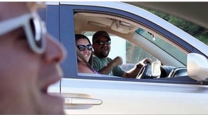 Illustration : "Cet homme qui chante dans sa voiture a mis toute sa ville de bonne humeur ! De quoi bien commencer la journée..."