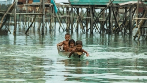 Illustration : "Ce photographe français a passé quelques jours auprès des nomades de la mer à Bornéo"