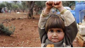 Illustration : "La photo de cette petite fait le tour du monde et cache une histoire déchirante..."