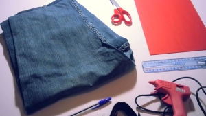 Illustration : "Recyclage: Un sac à main à réaliser avec un vieux jeans..."