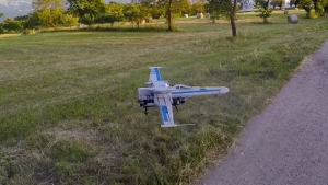 Illustration : "Il va faire des jaloux parmi les fans de Star Wars avec son drone X-wIng"