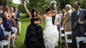 Illustration : "Petit moment de tendresse avec ces 22 photos de mariages entre personnes du même genre..."