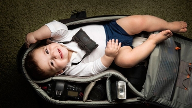 Illustration : Ces photographes qui réalisent des clichés de leurs bébés couchés dans leurs sac photo