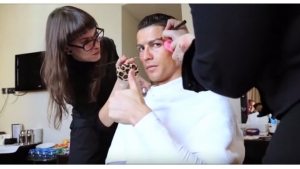 Illustration : "Quand Cristiano Ronaldo se déguise en Sdf pour faire plaisir à un petit garçon..."