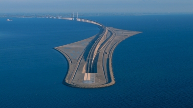 Illustration : Ce pont unique en son genre "plonge" sous la mer