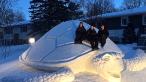 Illustration : "Les 22 sculptures en neige les plus impressionnantes et drôles du monde… Quel talent !"