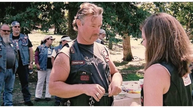 Illustration : Cette jeune fille était abusée par son beau père mais regardez bien la réaction de ces motards !