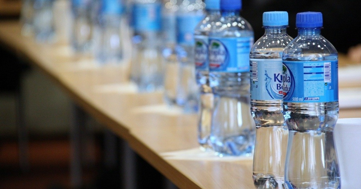 L'eau en bouteille n'est pas plus saine que celle du robinet selon l'ONU -  Elle